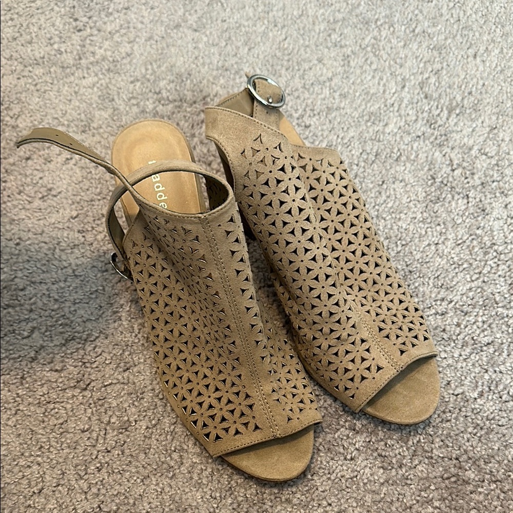 Peep Toe Cutout Sandals - Tan